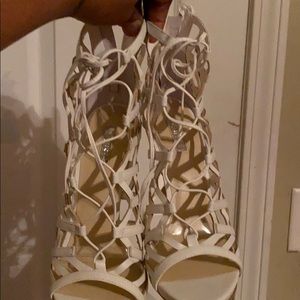 Guess  4” heels. Worn only once